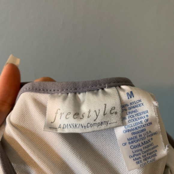 ❗️3/$20❗️ ATHLETIC TANK TOP - Picture 3 of 3